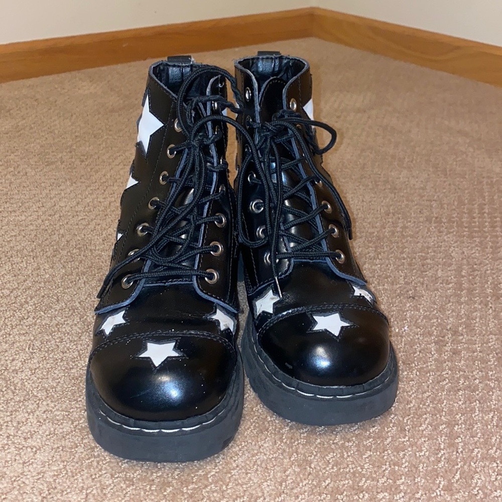Combat boots